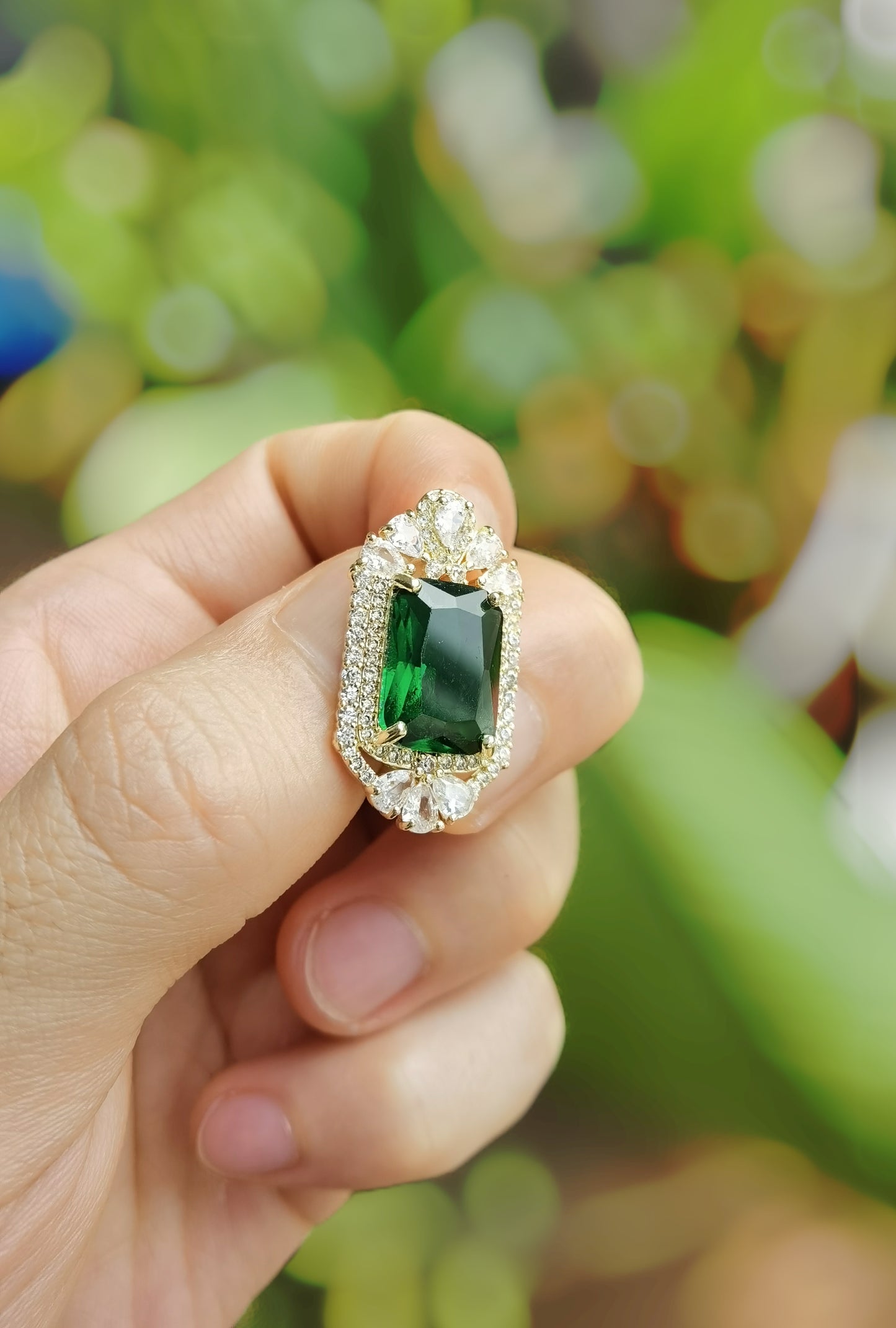 Emerald rectangle crown brooch pendant