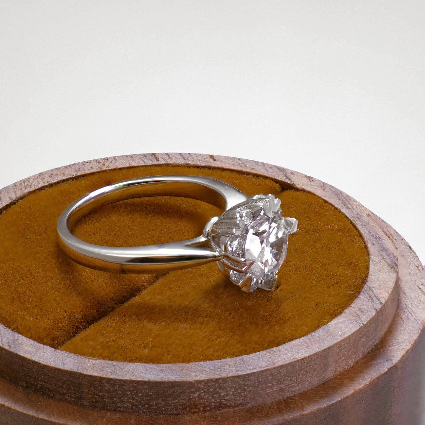 1 Carat IGI Certified D color VVS1 Clarity Round Excellent Cut Lab Grown Diamond Halo Engagement Ring,