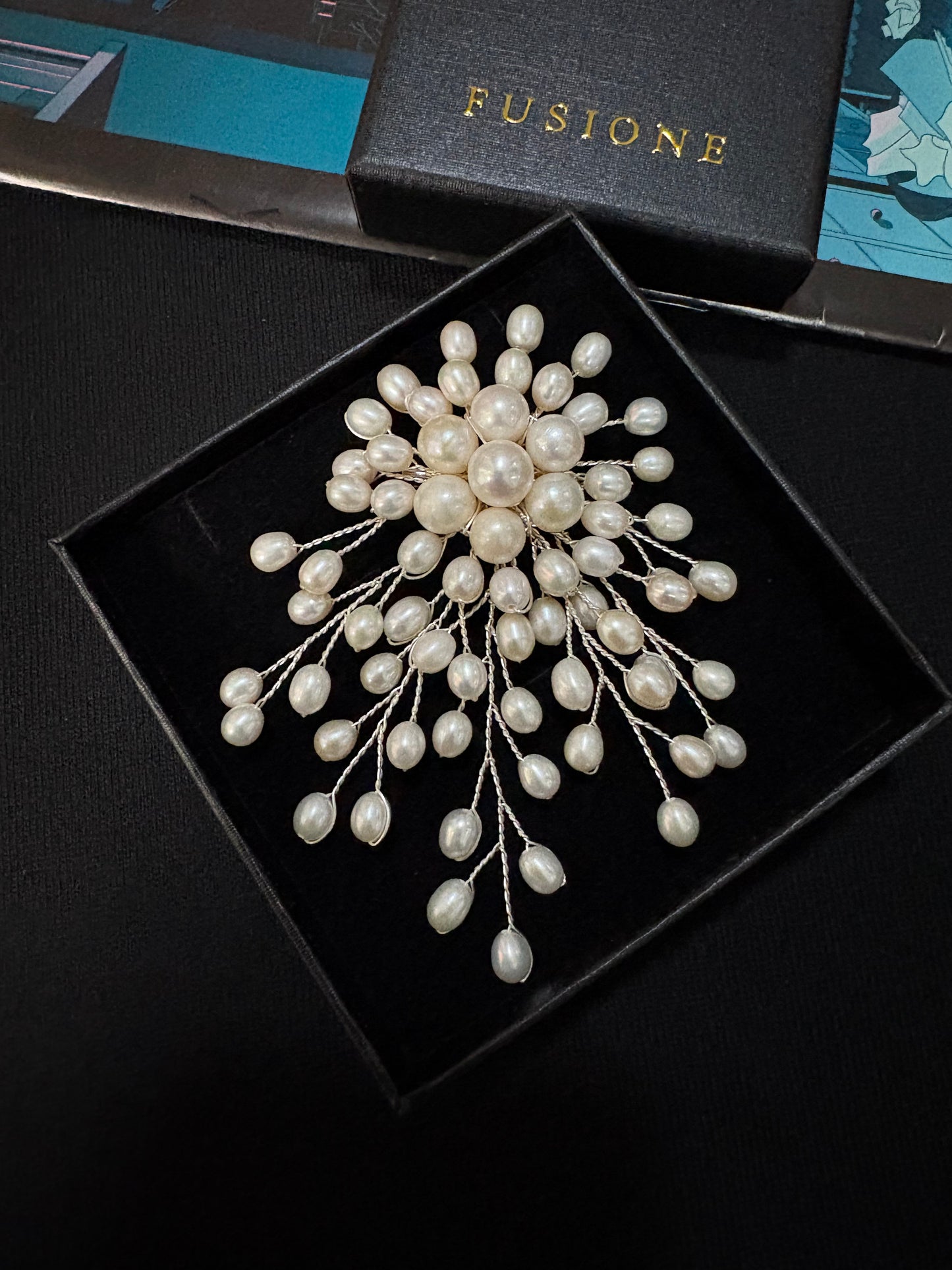 White Freshwater Pearl Gold/Silver Wire Brooch Pendant