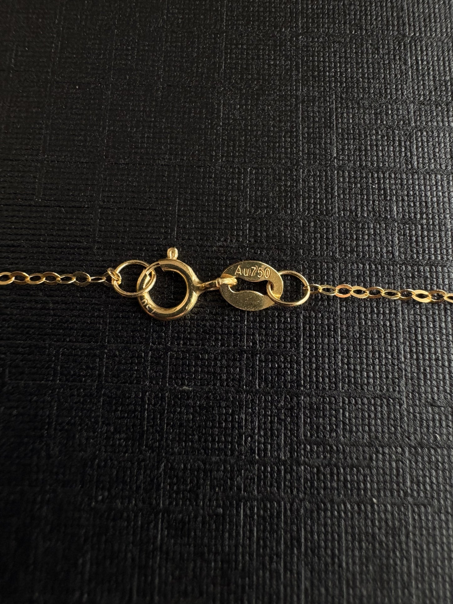 18K gold O-link Chain necklace.