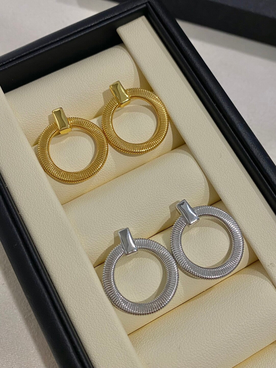 Gold/silver circle earrings,gift for her,anniversary gift,birthday gift,gift for girlfriend,gift for mom/grandma