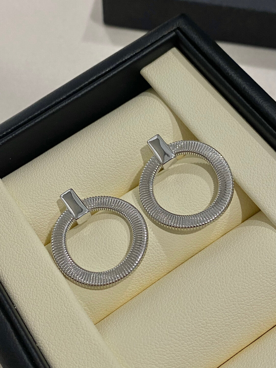 Gold/silver circle earrings,gift for her,anniversary gift,birthday gift,gift for girlfriend,gift for mom/grandma
