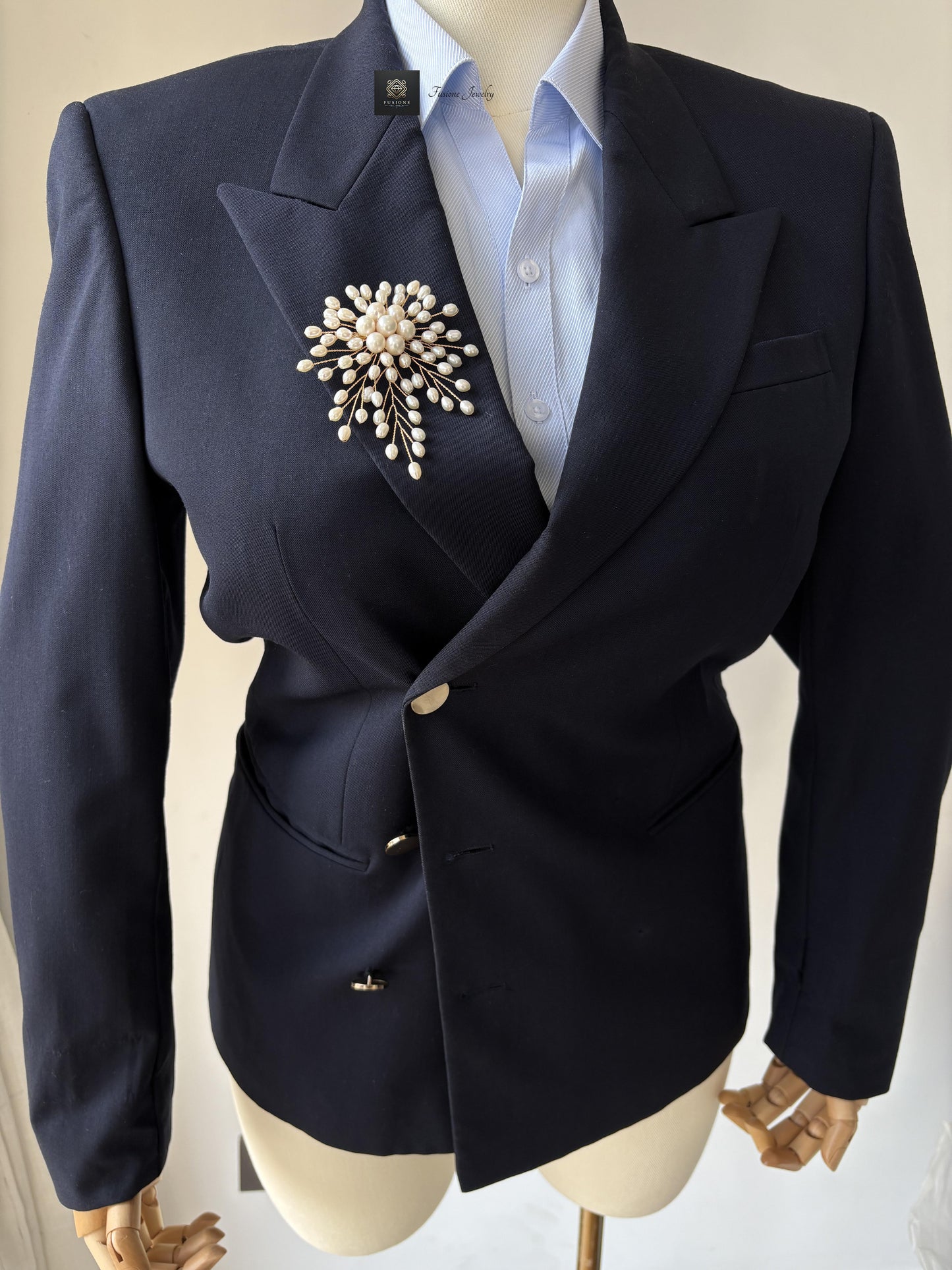 White Top Grade Freshwater Pearl Brooch