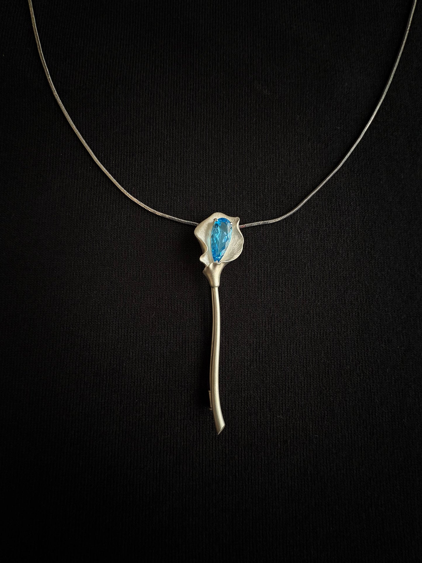 S925 Silver Natural London Blue Topaz Calla  Brooch Pendant