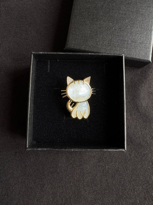 Freshwater mother of pearl cat brooch pendant