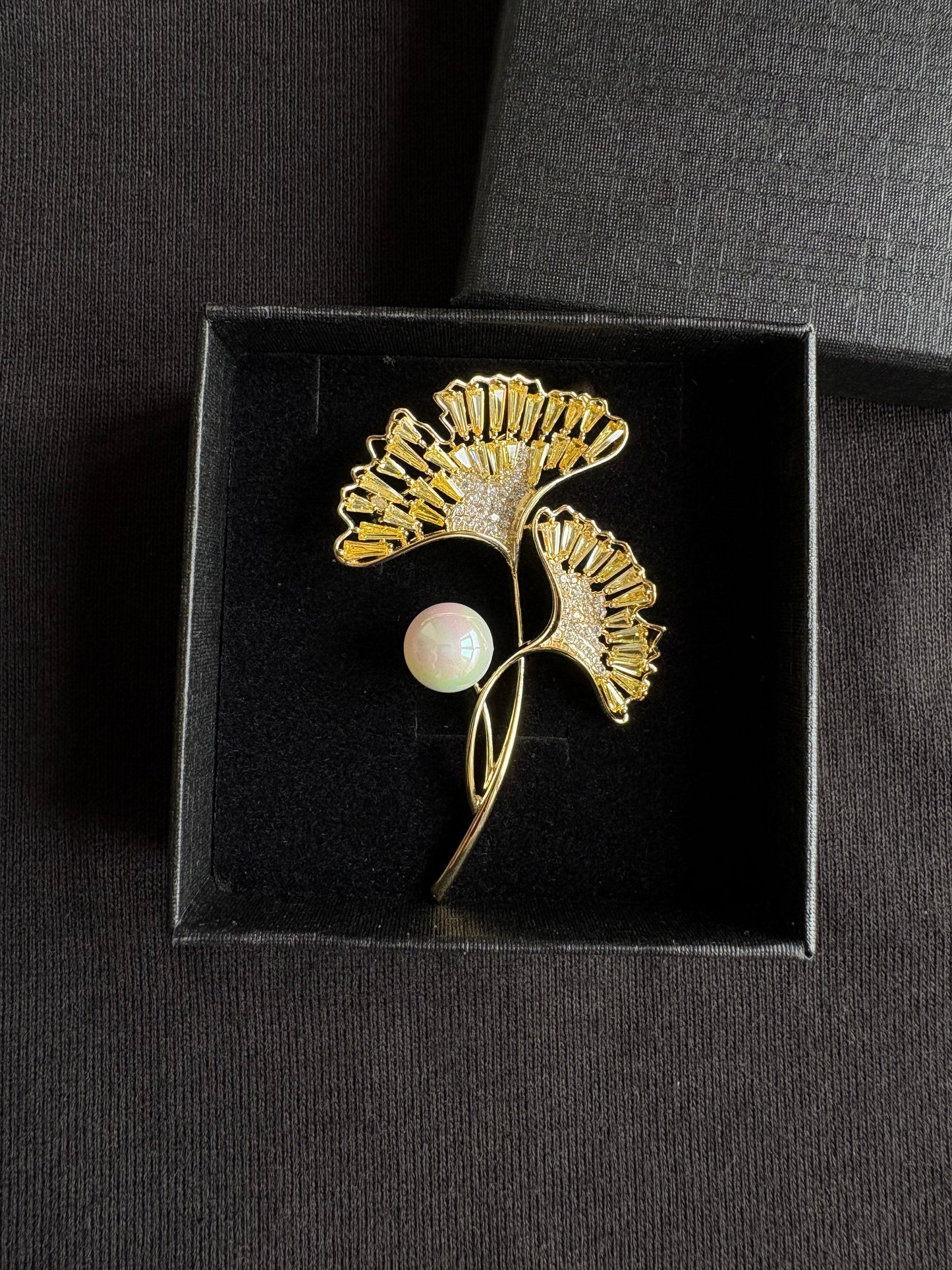 Freshwater Pearl Gold/Silver ginkgo brooch pendant