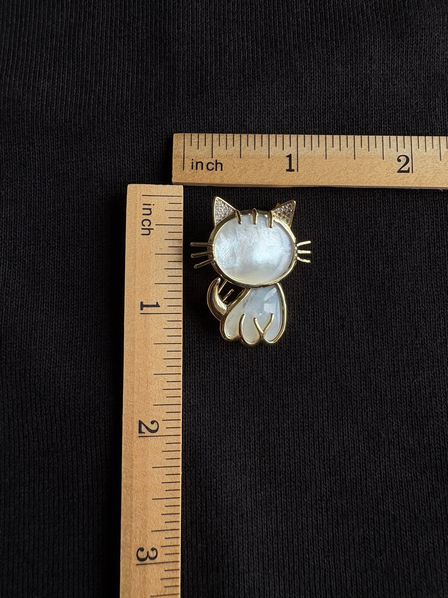 Freshwater mother of pearl cat brooch pendant