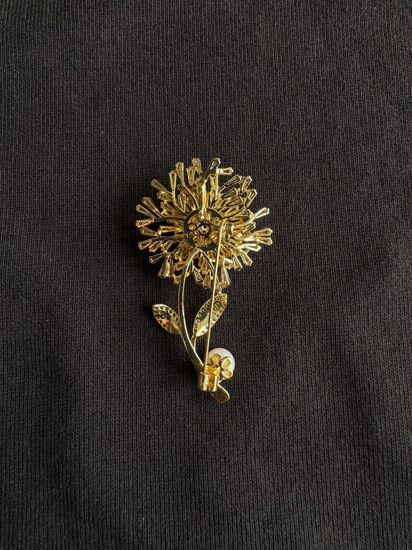 Freshwater pearl dandelion brooch pendant