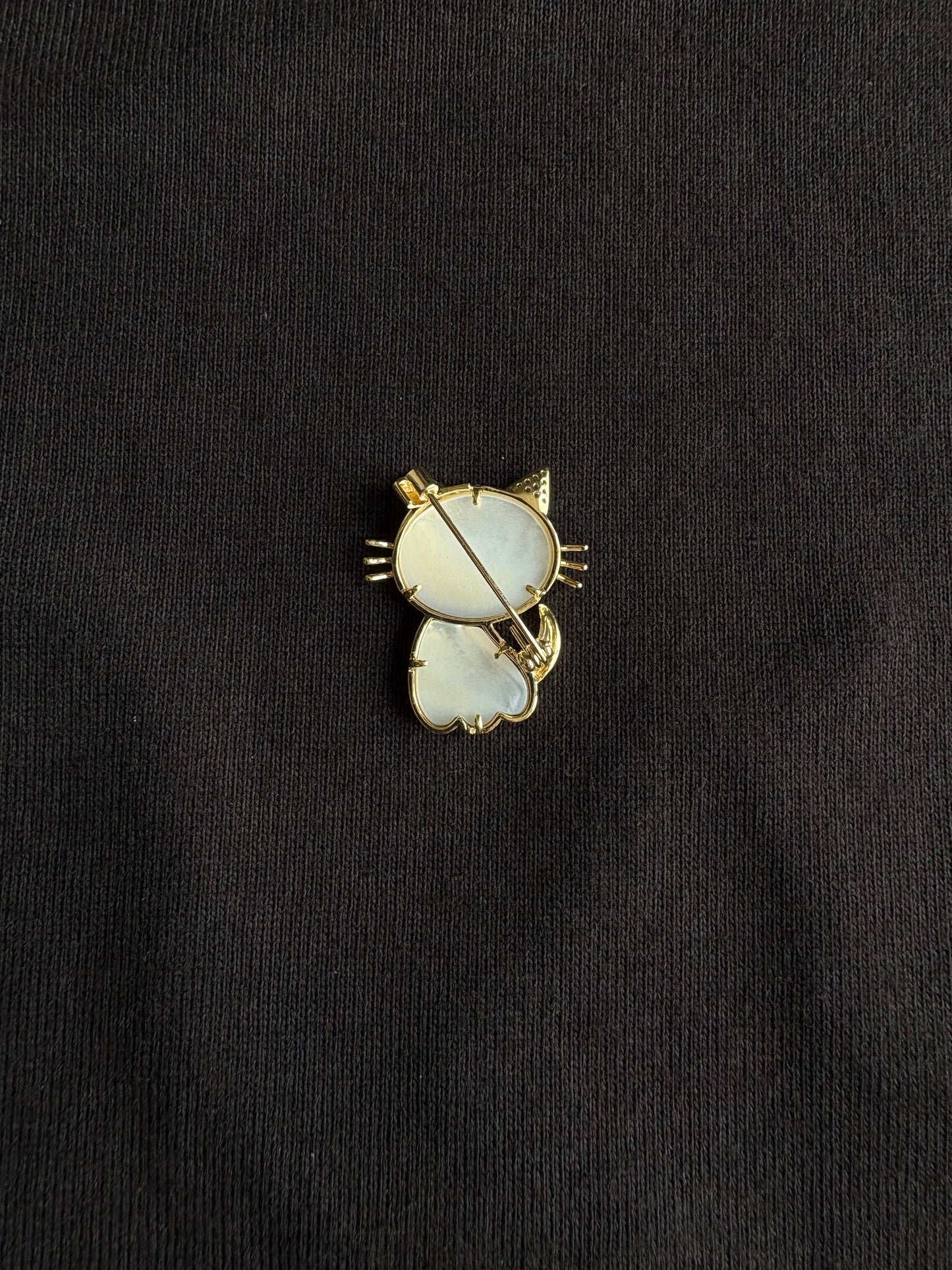Freshwater mother of pearl cat brooch pendant