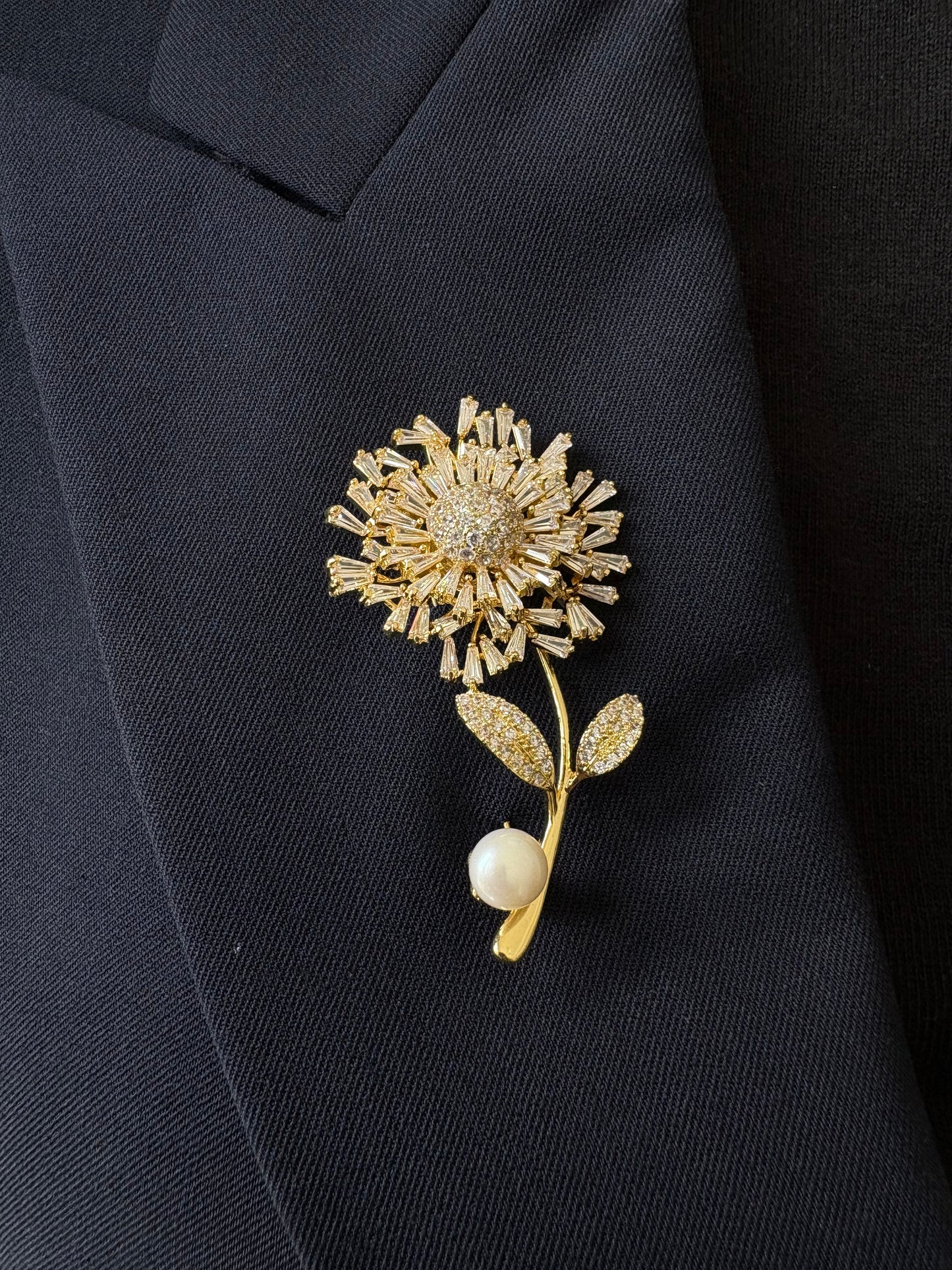 Freshwater pearl dandelion brooch pendant