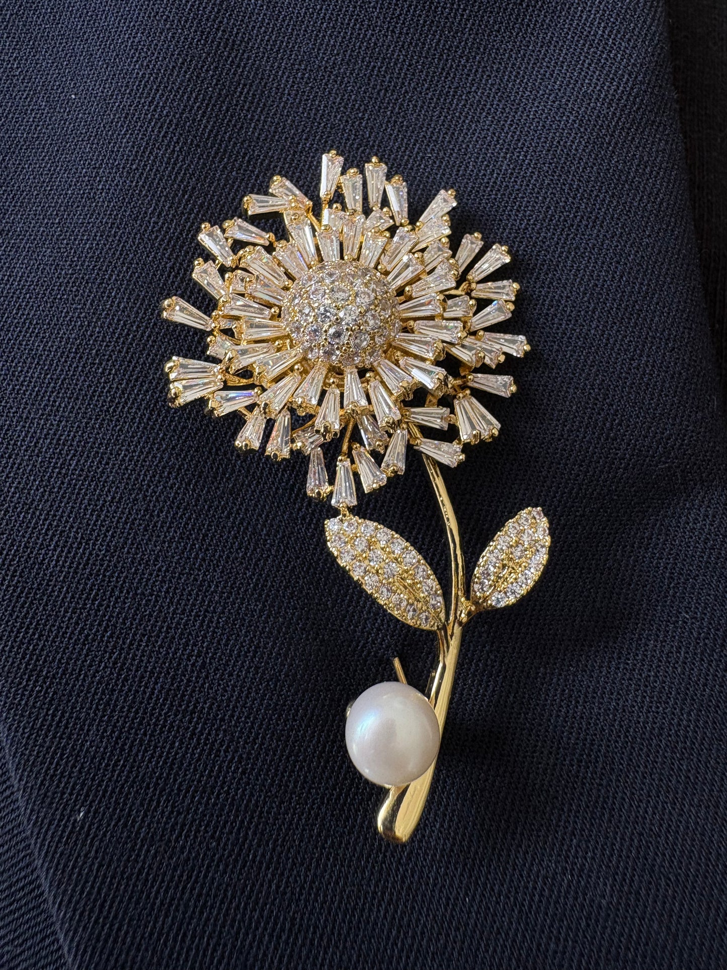 Freshwater pearl dandelion brooch pendant