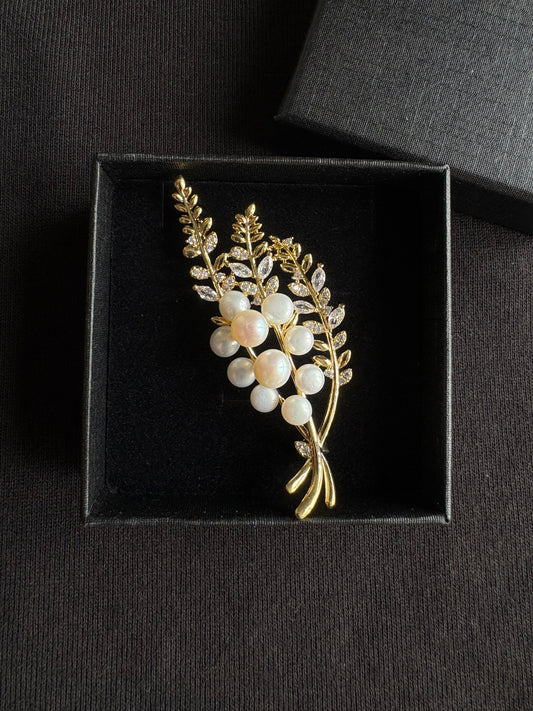 Freshwater pearl wheat brooch pendant