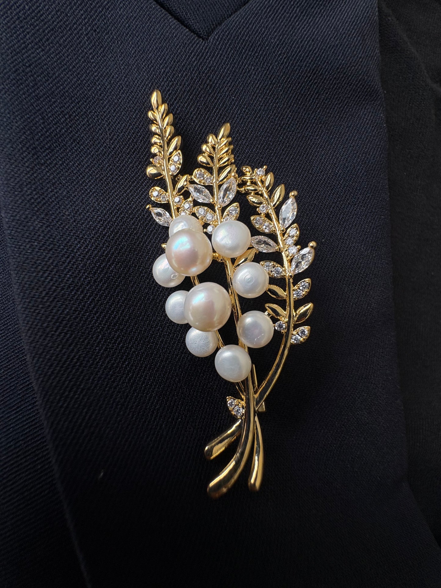 Freshwater pearl wheat brooch pendant
