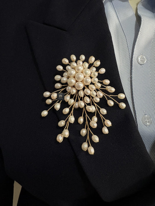 White Freshwater Pearl Gold/Silver Wire Brooch Pendant